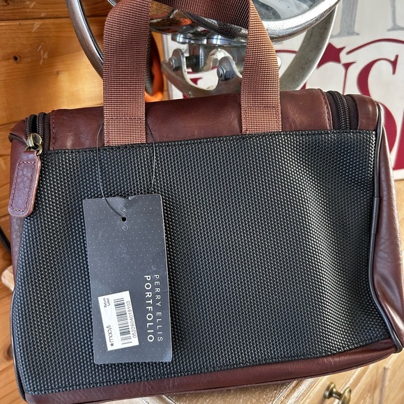 NWT Perry Ellis Portfolio Brown Leather Travel Bag - Picture 2 of 6